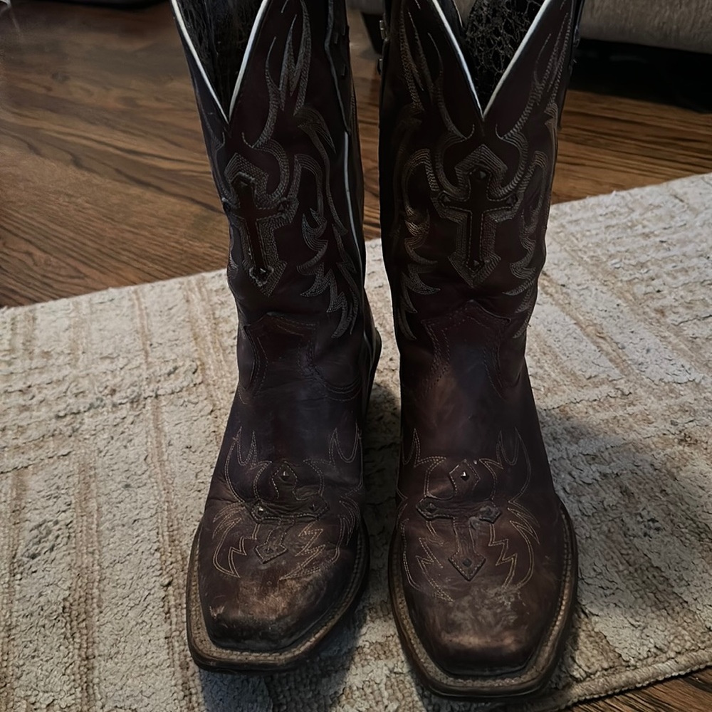 Ariat cowgirl boots
